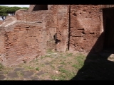 01573 ostia - regio ii - insula vi - caseggiato delle fornaci (ii,vi,7) - raum 12 - 09-2022.jpg